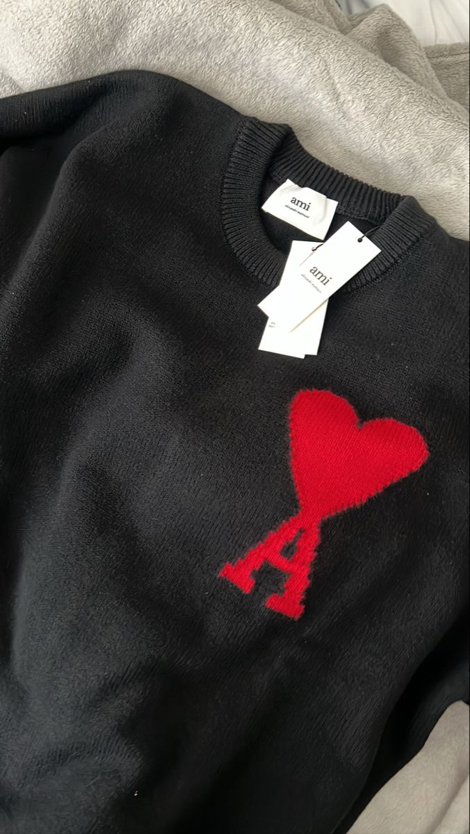 PASSIONIS | Ami Paris: The Signature Heart Knit