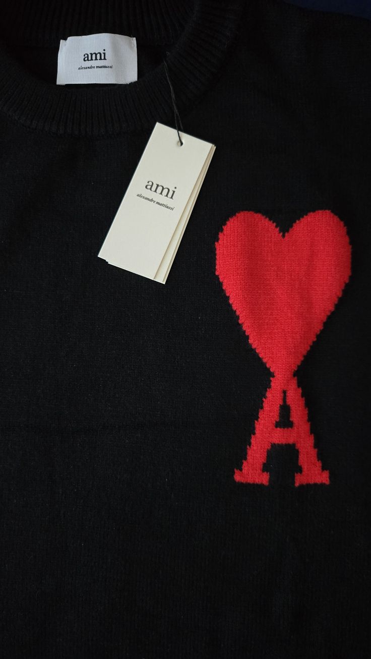 PASSIONIS | Ami Paris: The Signature Heart Knit