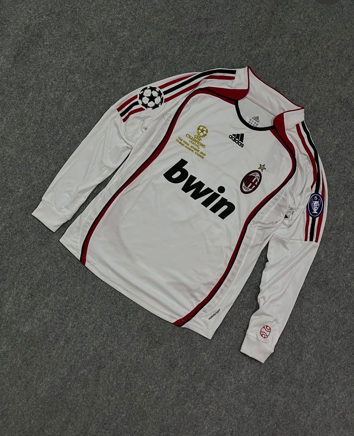 PASSIONIS | The Golden Legacy: AC Milan '07 Retro Jersey